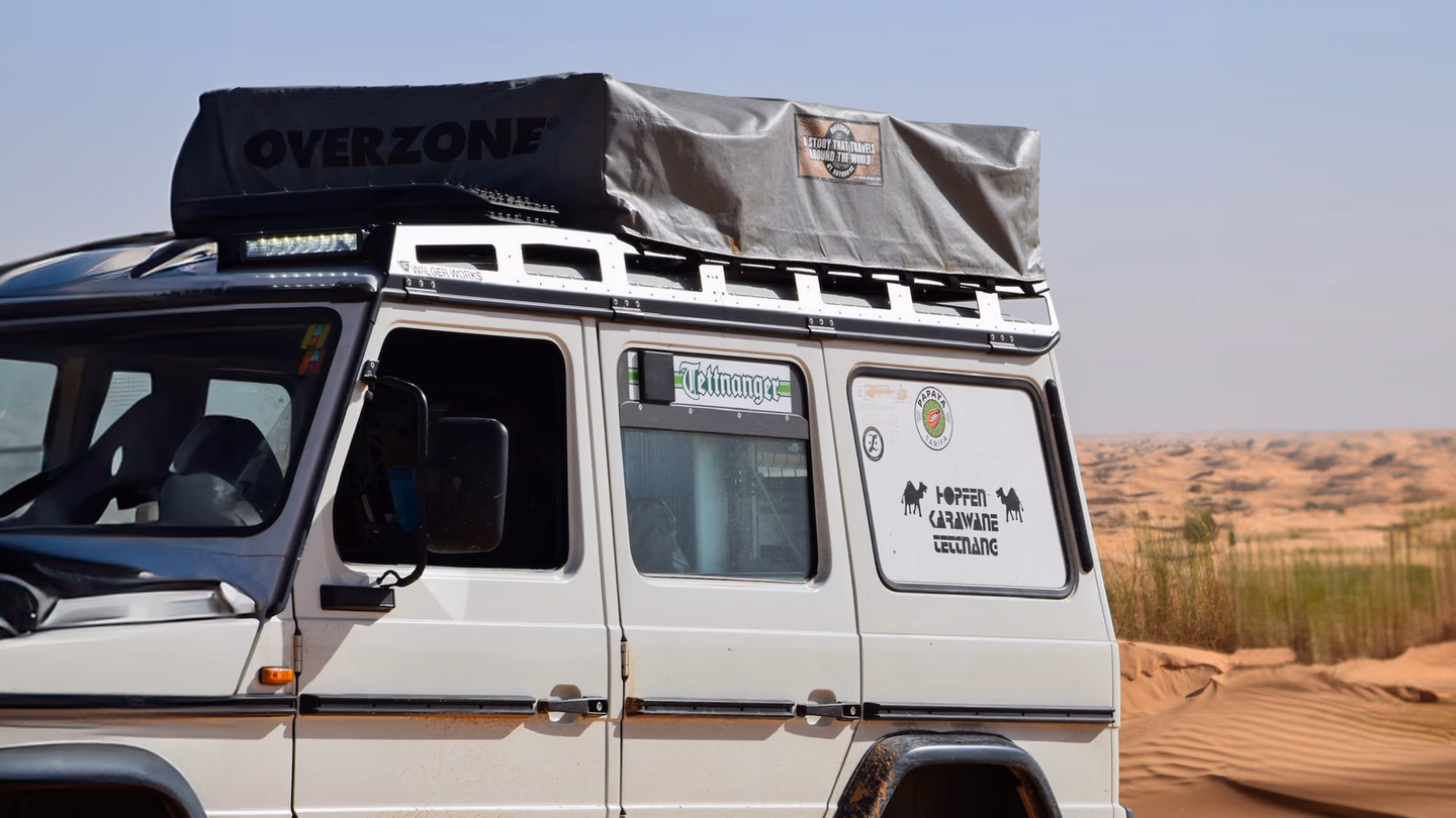 Walger Works Dachträger-Detail — Nahaufnahme mit Dachzelt